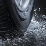 Cómo conducir bajo la lluvia con total seguridad